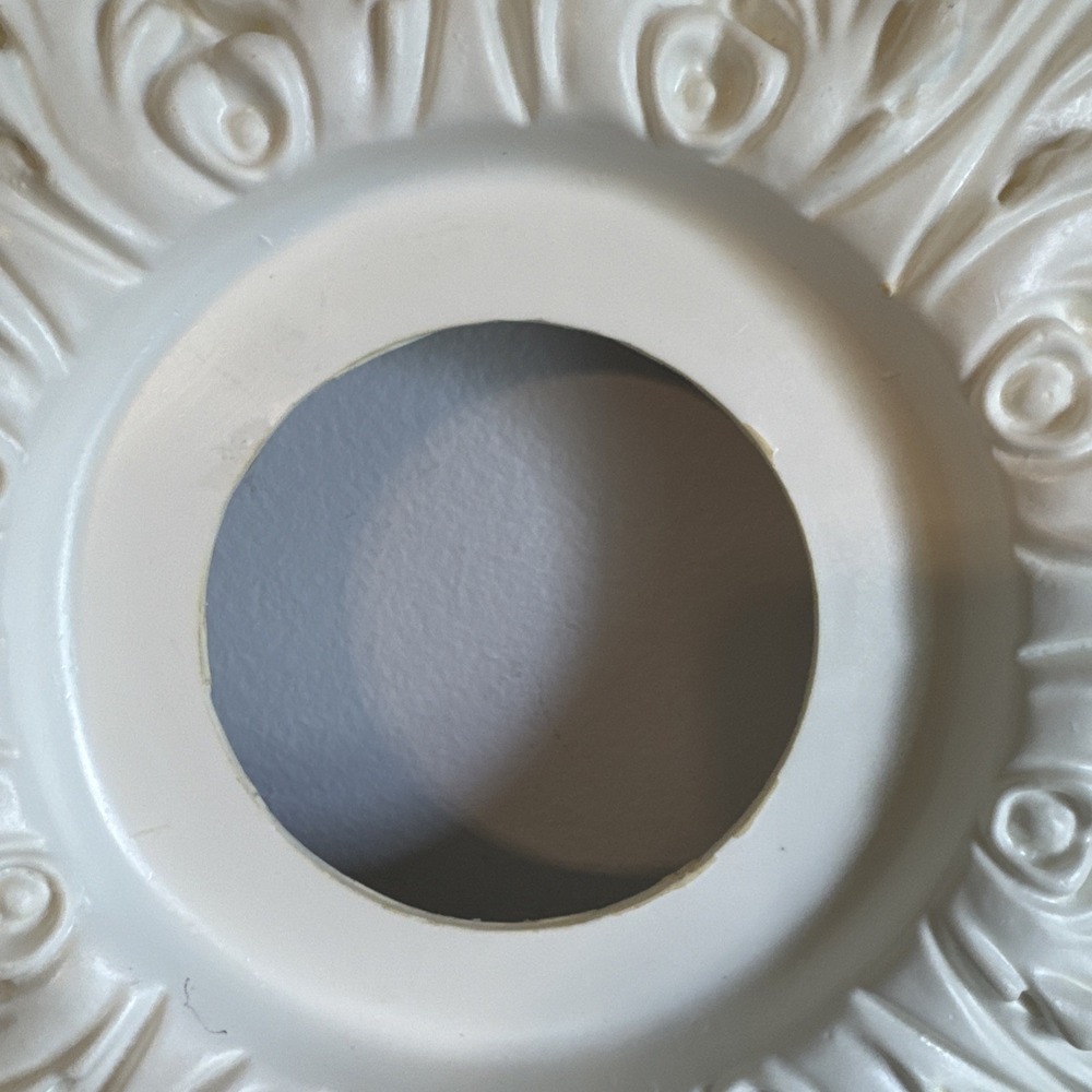 15.50" Ceiling Medallion Round Molded Plastic Vintage - Picture 6 of 15
